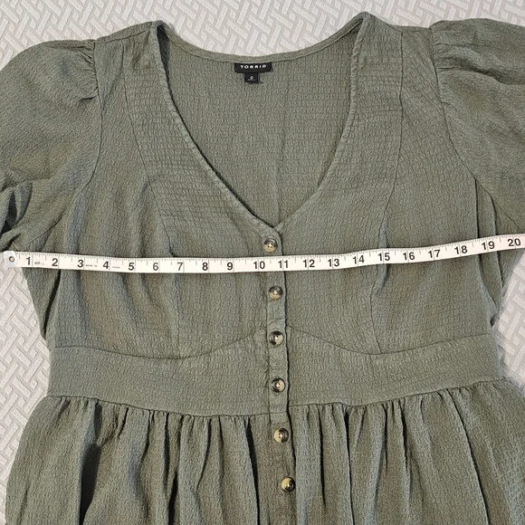 Green Button-Up Women's Top - Picture 4 of 4